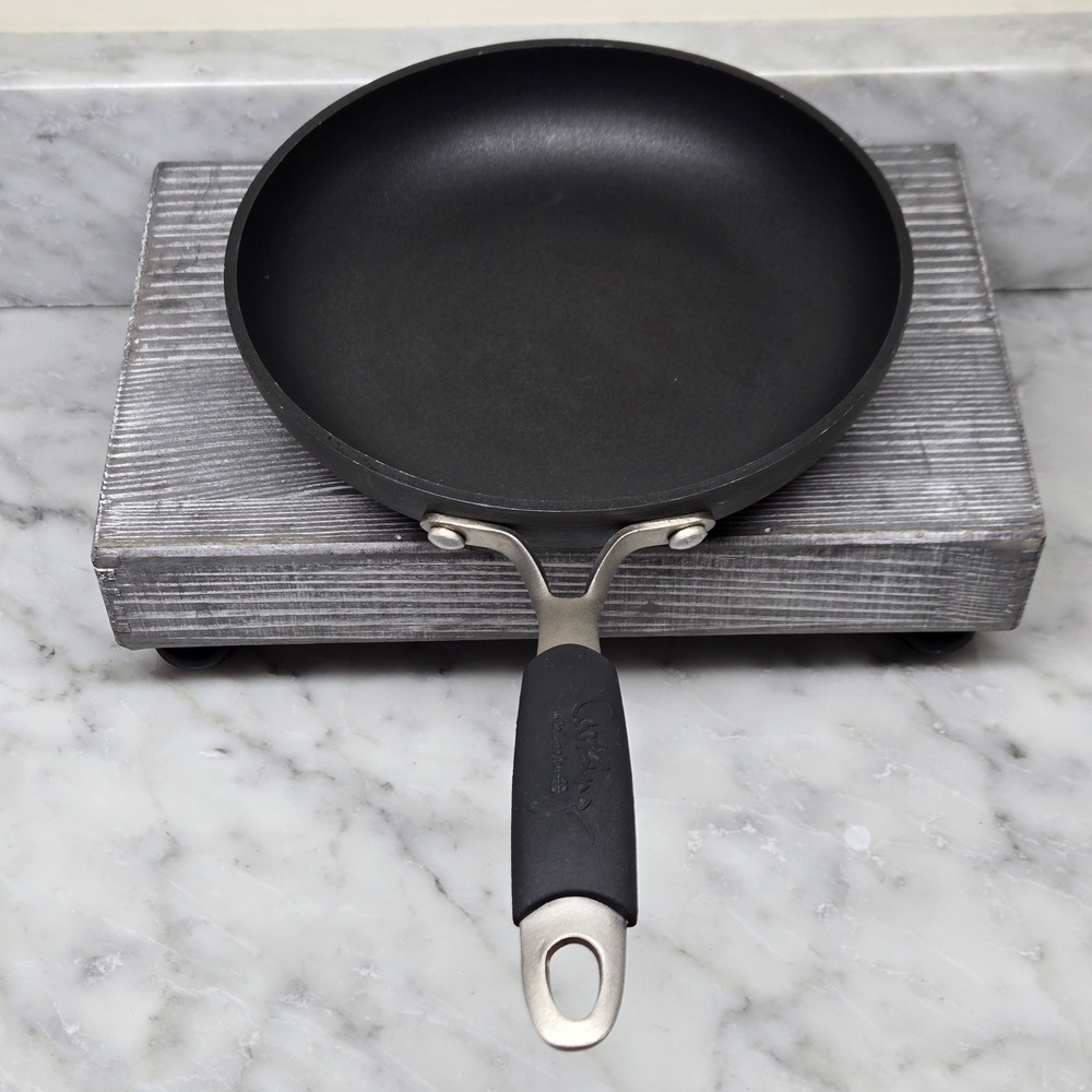 Cooking with Calphalon 8 Inch Nonstick Hard Anodized Aluminum Frying Pan 1388 - Picture 3 of 9